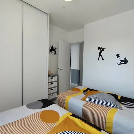 T3 Confortable Avec Terrasse Et Parking A 100m De La Plage, Pour 6 Personnes A Narbonne-plage - Fr-1-795-64 דירה