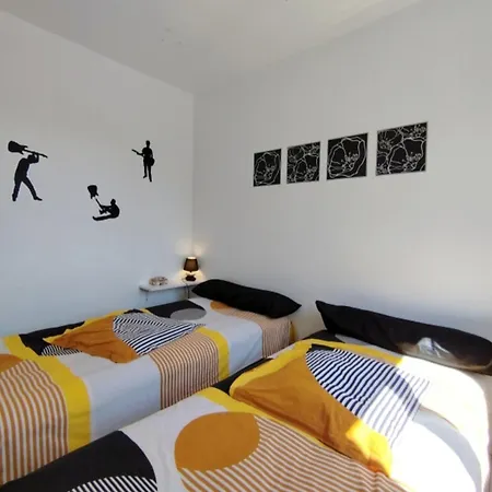 T3 Confortable Avec Terrasse Et Parking A 100m De La Plage, Pour 6 Personnes A Narbonne-plage - Fr-1-795-64 * נרבון
