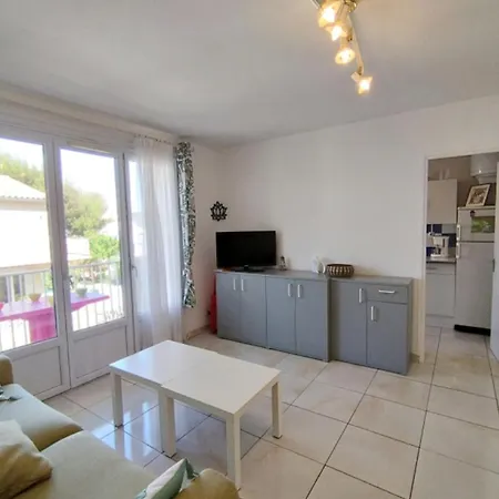 T3 Confortable Avec Terrasse Et Parking A 100m De La Plage, Pour 6 Personnes A Narbonne-plage - Fr-1-795-64 דירה *