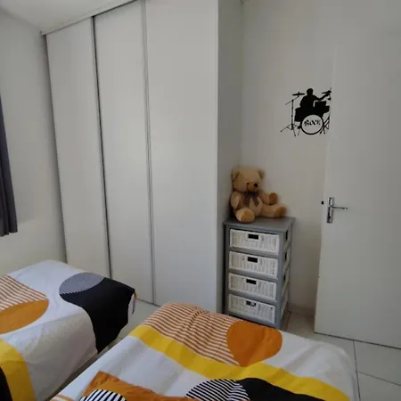 T3 Confortable Avec Terrasse Et Parking A 100m De La Plage, Pour 6 Personnes A Narbonne-plage - Fr-1-795-64 דירה נרבון
