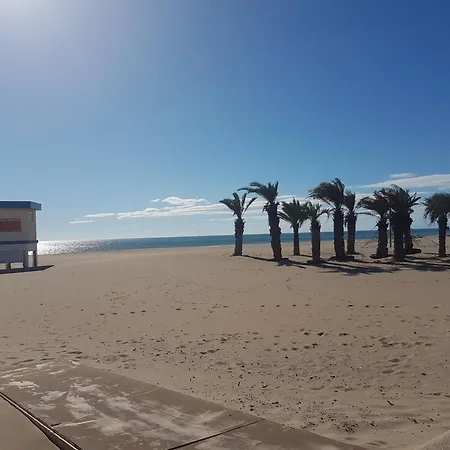 T3 Confortable Avec Terrasse Et Parking A 100m De La Plage, Pour 6 Personnes A Narbonne-plage - Fr-1-795-64 דירה *