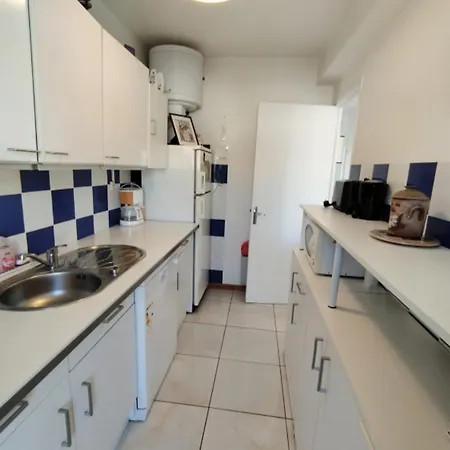 Apartment T3 Confortable Avec Terrasse Et Parking A 100m De La Plage, Pour 6 Personnes A Narbonne-plage - Fr-1-795-64 *
