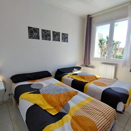 T3 Confortable Avec Terrasse Et Parking A 100m De La Plage, Pour 6 Personnes A Narbonne-plage - Fr-1-795-64 Apartment