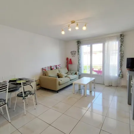 Apartment T3 Confortable Avec Terrasse Et Parking A 100m De La Plage, Pour 6 Personnes A Narbonne-plage - Fr-1-795-64