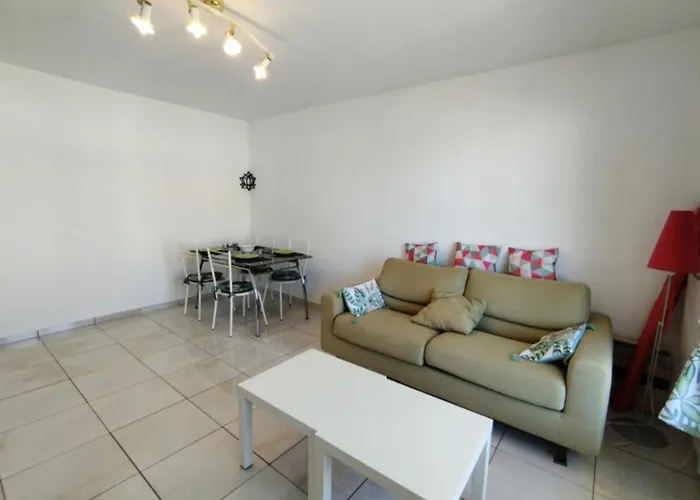 T3 Confortable Avec Terrasse Et Parking A 100m De La Plage, Pour 6 Personnes A Narbonne-plage - Fr-1-795-64