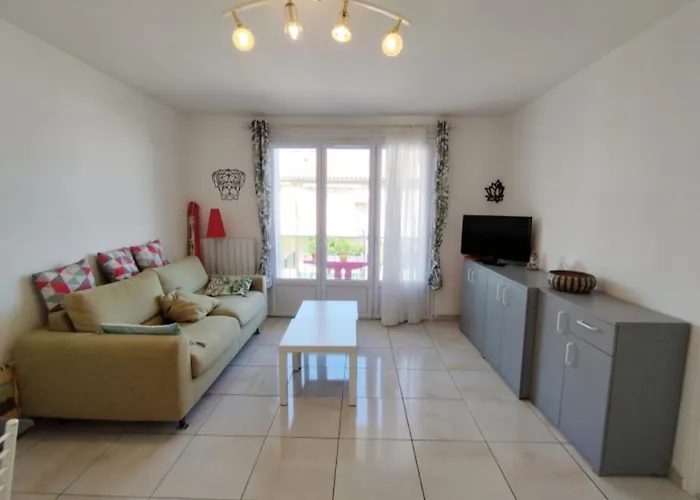 T3 Confortable Avec Terrasse Et Parking A 100m De La Plage, Pour 6 Personnes A Narbonne-plage - Fr-1-795-64