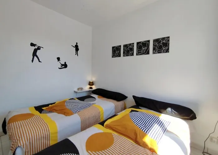 T3 Confortable Avec Terrasse Et Parking A 100m De La Plage, Pour 6 Personnes A Narbonne-plage - Fr-1-795-64 * נרבון