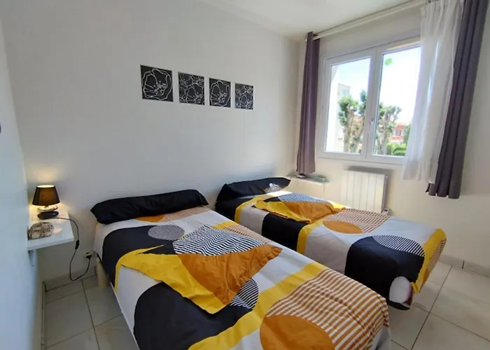 T3 Confortable Avec Terrasse Et Parking A 100m De La Plage, Pour 6 Personnes A Narbonne-plage - Fr-1-795-64 דירה