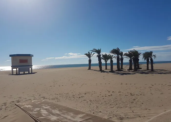 T3 Confortable Avec Terrasse Et Parking A 100m De La Plage, Pour 6 Personnes A Narbonne-plage - Fr-1-795-64 דירה *